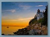 Faro con tramonto giallo